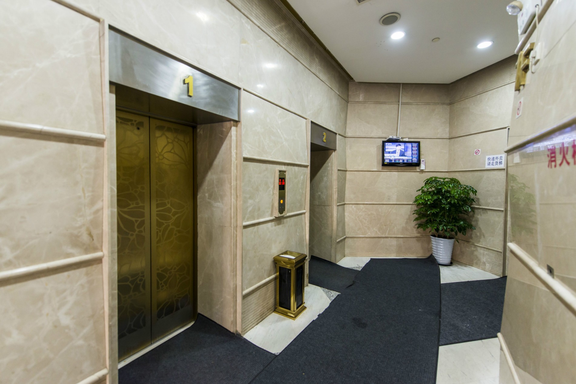 現(xiàn)代廣場(chǎng)